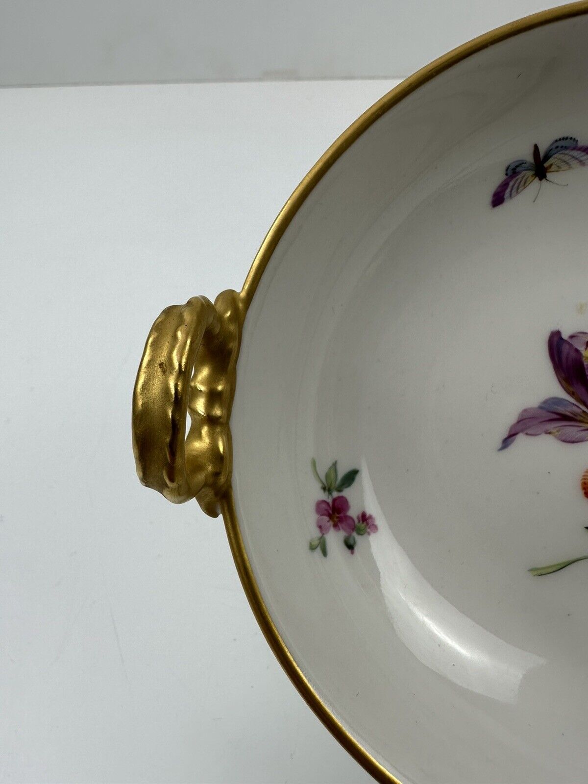 KPM Berlin Schale Henkelschale mit Blumenmalerei Schmetterling Und Goldrand